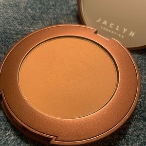 Jaclyn Cosmetics Sun Bathe Pressed Powder Bronzer in Shade Vitamin D.